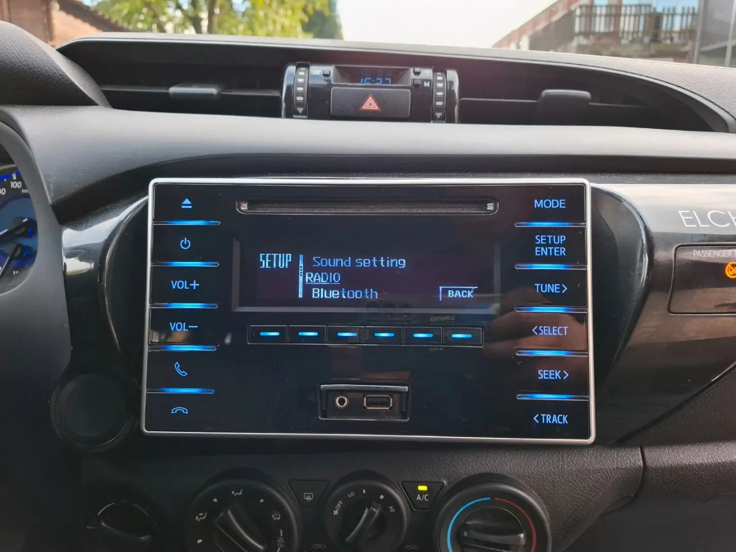 Hilux Double Cab Duty 4x4 HARDTOP Toyota Garant.