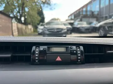 Hilux Double Cab Duty 4x4 HARDTOP Toyota Garant.