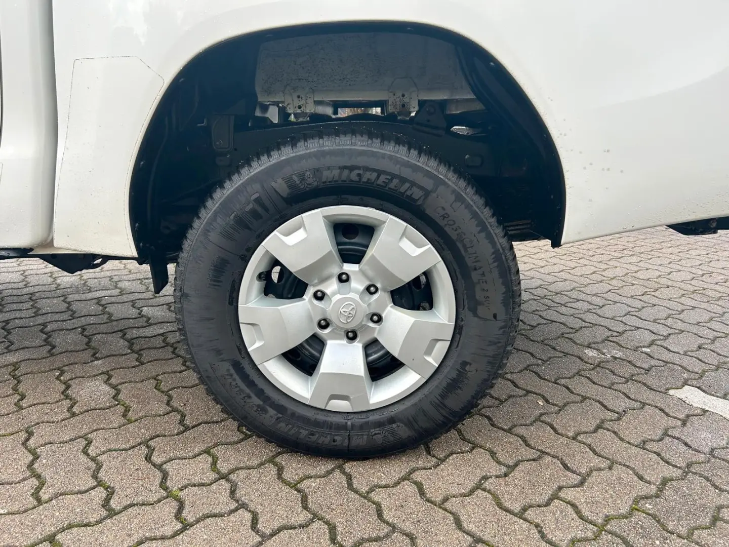 Hilux Double Cab Duty 4x4 HARDTOP Toyota Garant.
