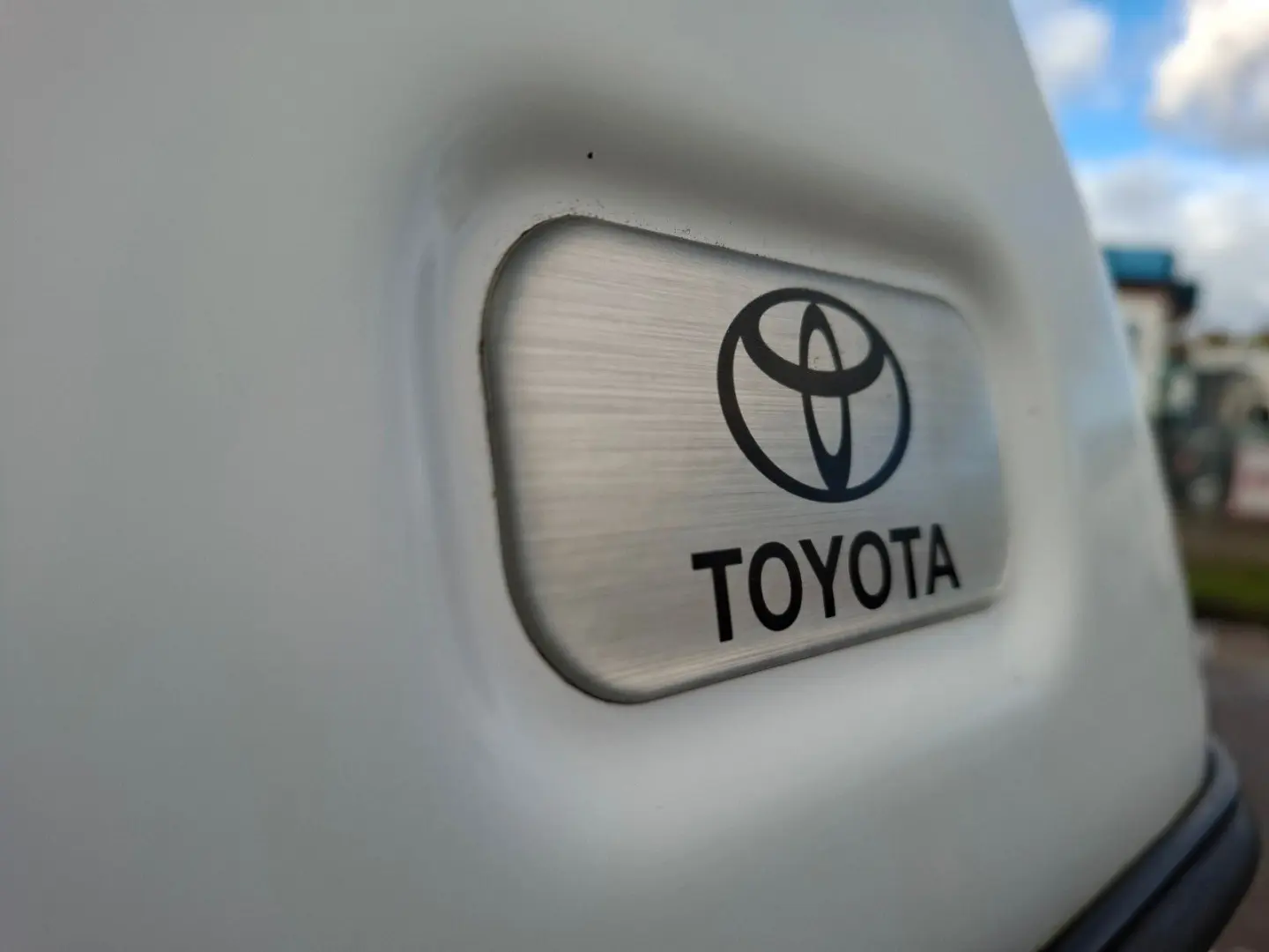 Hilux Double Cab Duty 4x4 HARDTOP Toyota Garant.