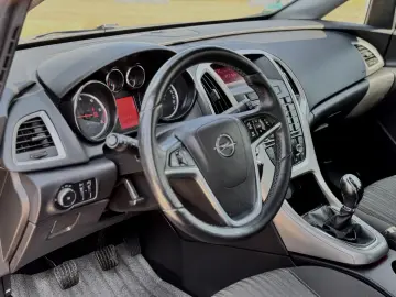 Opel Astra J – 2011