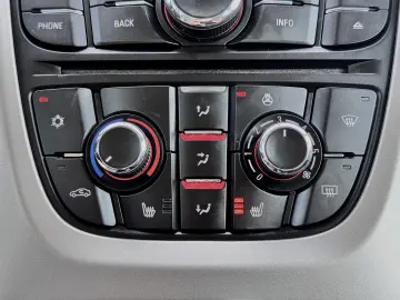 Opel Astra J – 2011