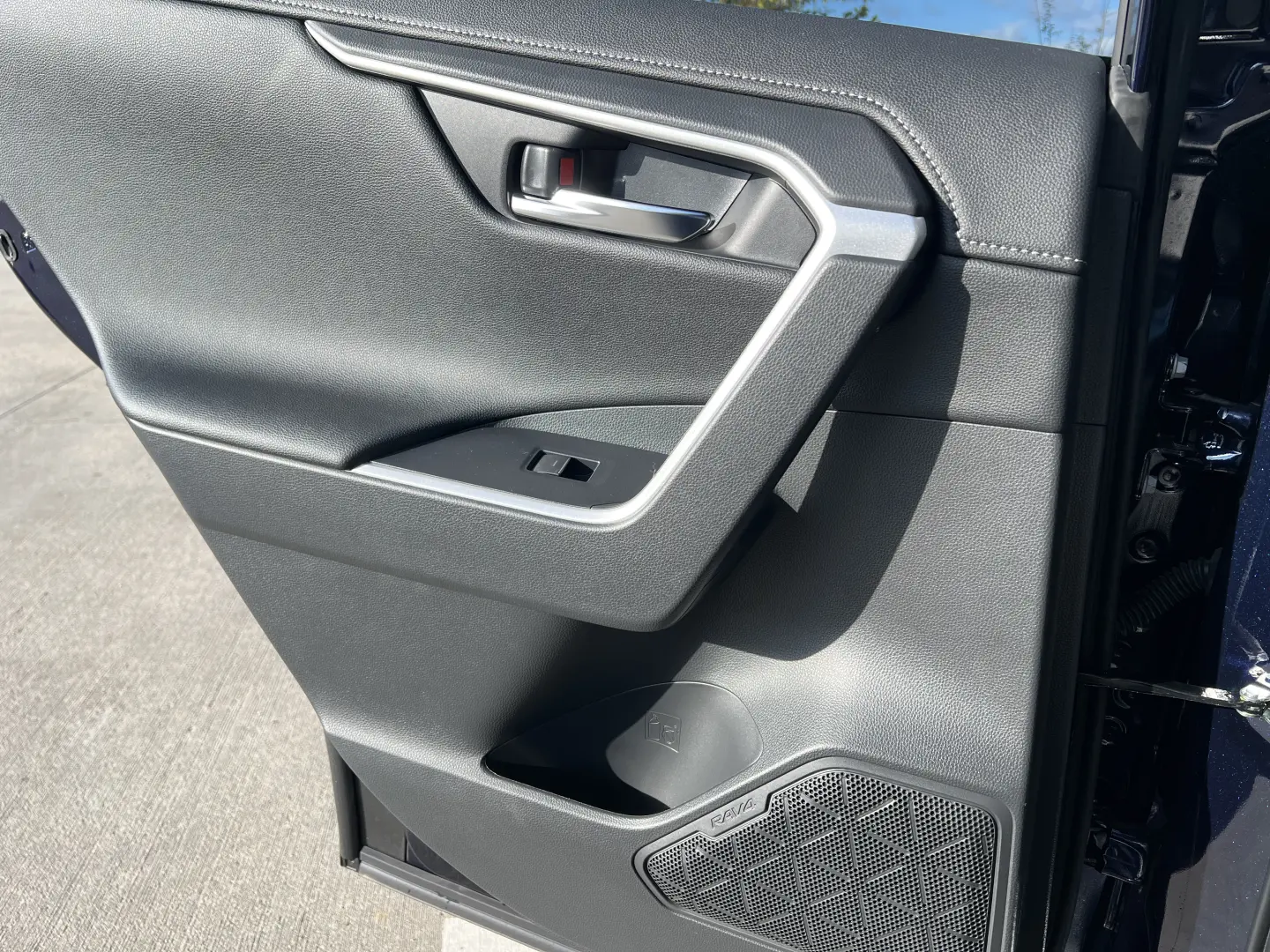 Toyota RAV4 Luxury 2.5 Hybrid CVT  222 CP  Echipare Completă