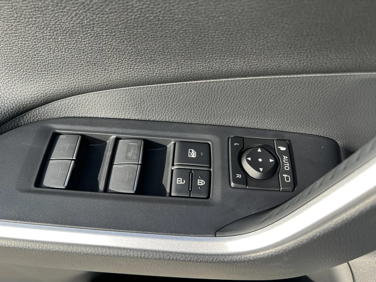 Toyota RAV4 Luxury 2.5 Hybrid CVT  222 CP  Echipare Completă