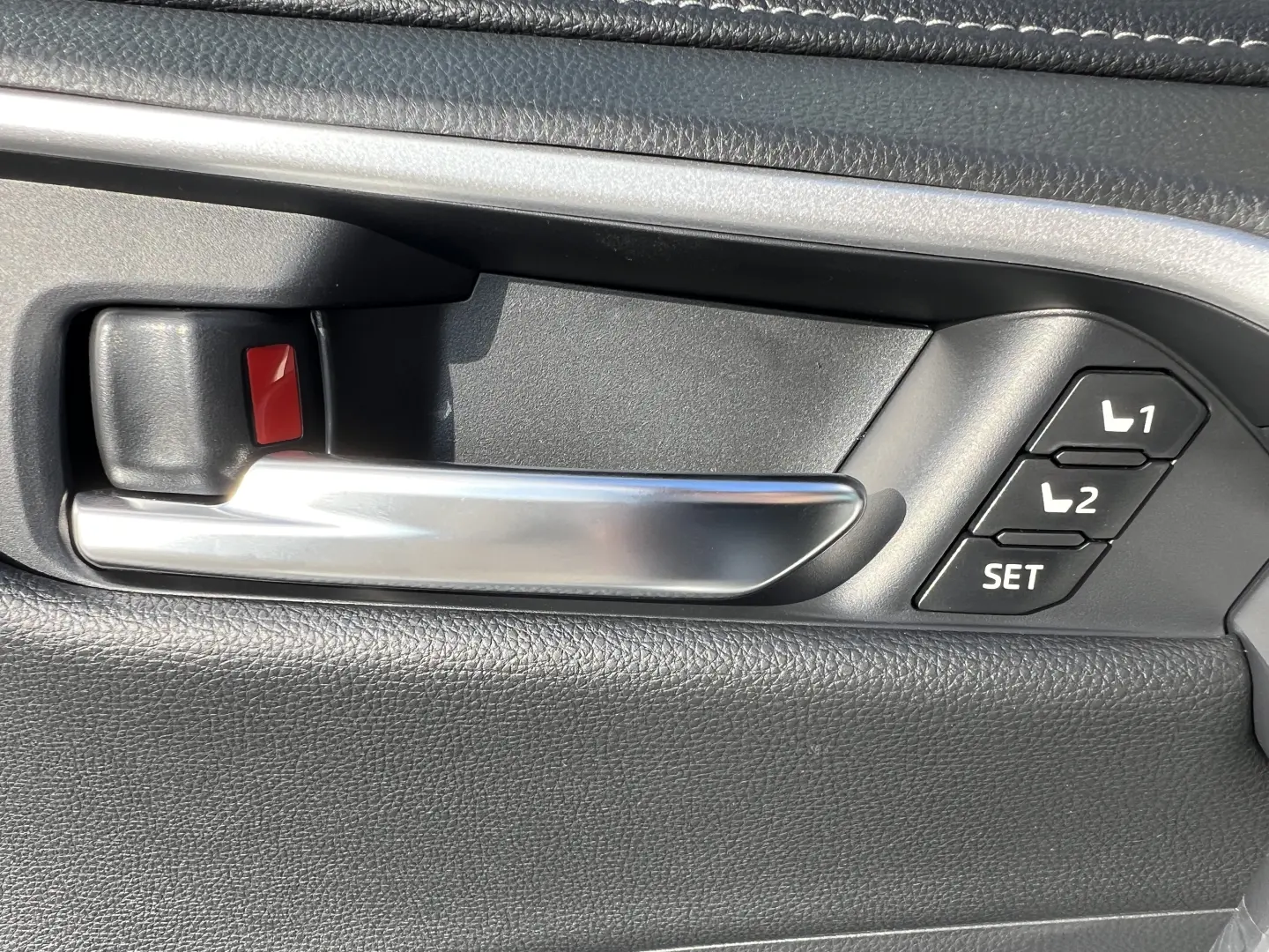 Toyota RAV4 Luxury 2.5 Hybrid CVT  222 CP  Echipare Completă