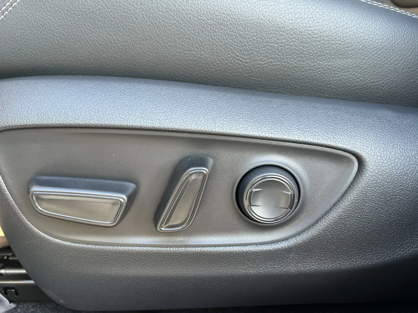 Toyota RAV4 Luxury 2.5 Hybrid CVT  222 CP  Echipare Completă