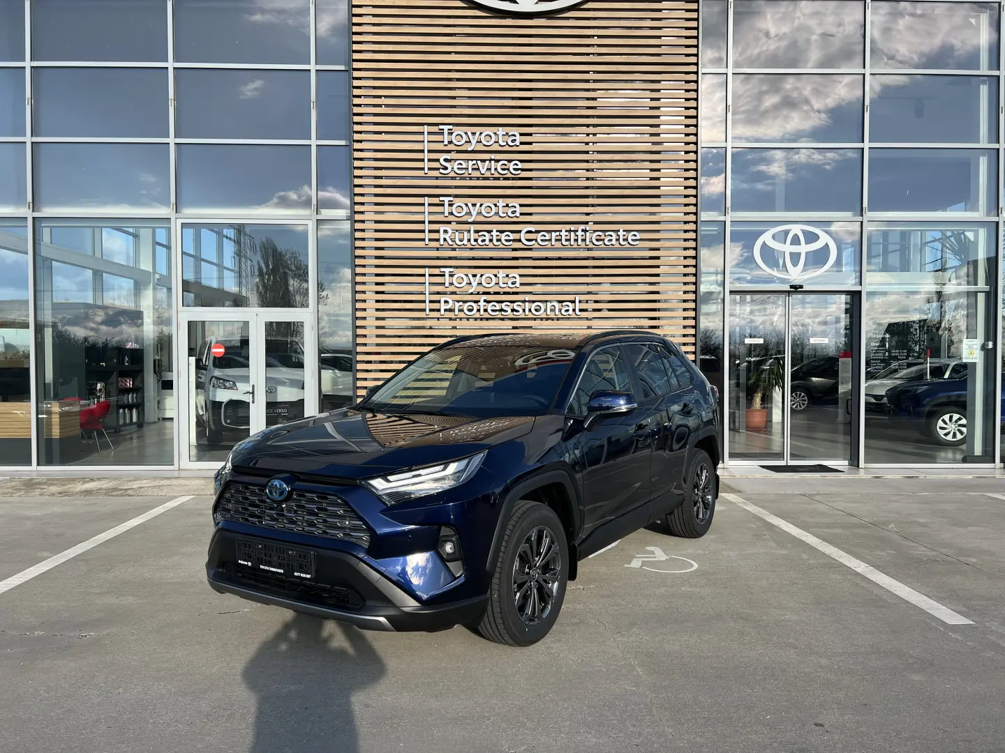 Toyota RAV4 Luxury 2.5 Hybrid CVT  222 CP  Echipare Completă