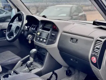 Mitsubishi Pajero 4X4 – Automat – 2001