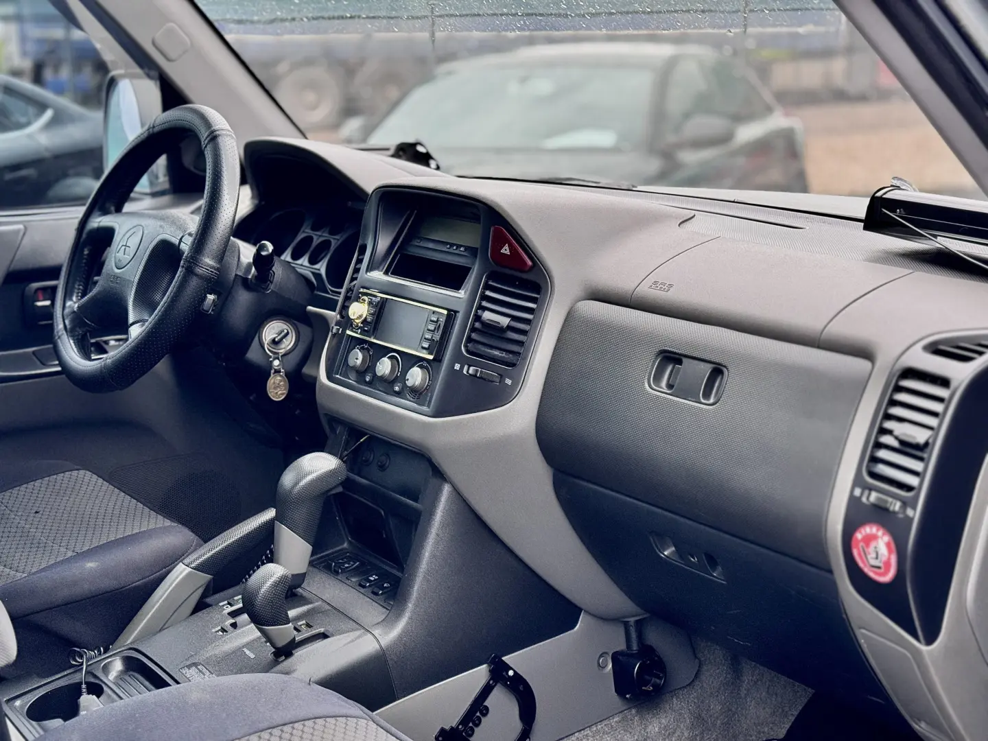 Mitsubishi Pajero 4X4 – Automat – 2001