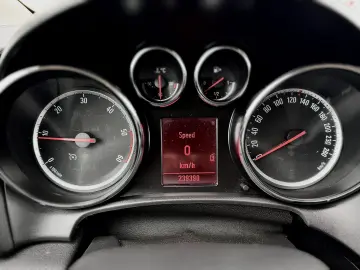 Opel Astra J – 2011