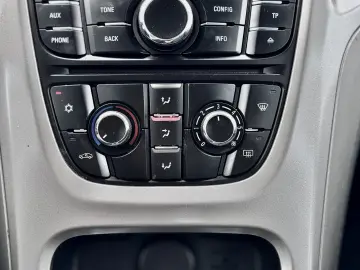 Opel Astra J – 2011