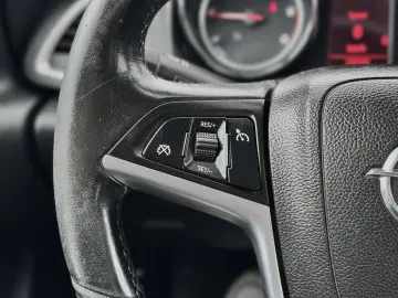 Opel Astra J – 2011