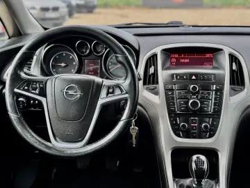 Opel Astra J – 2011