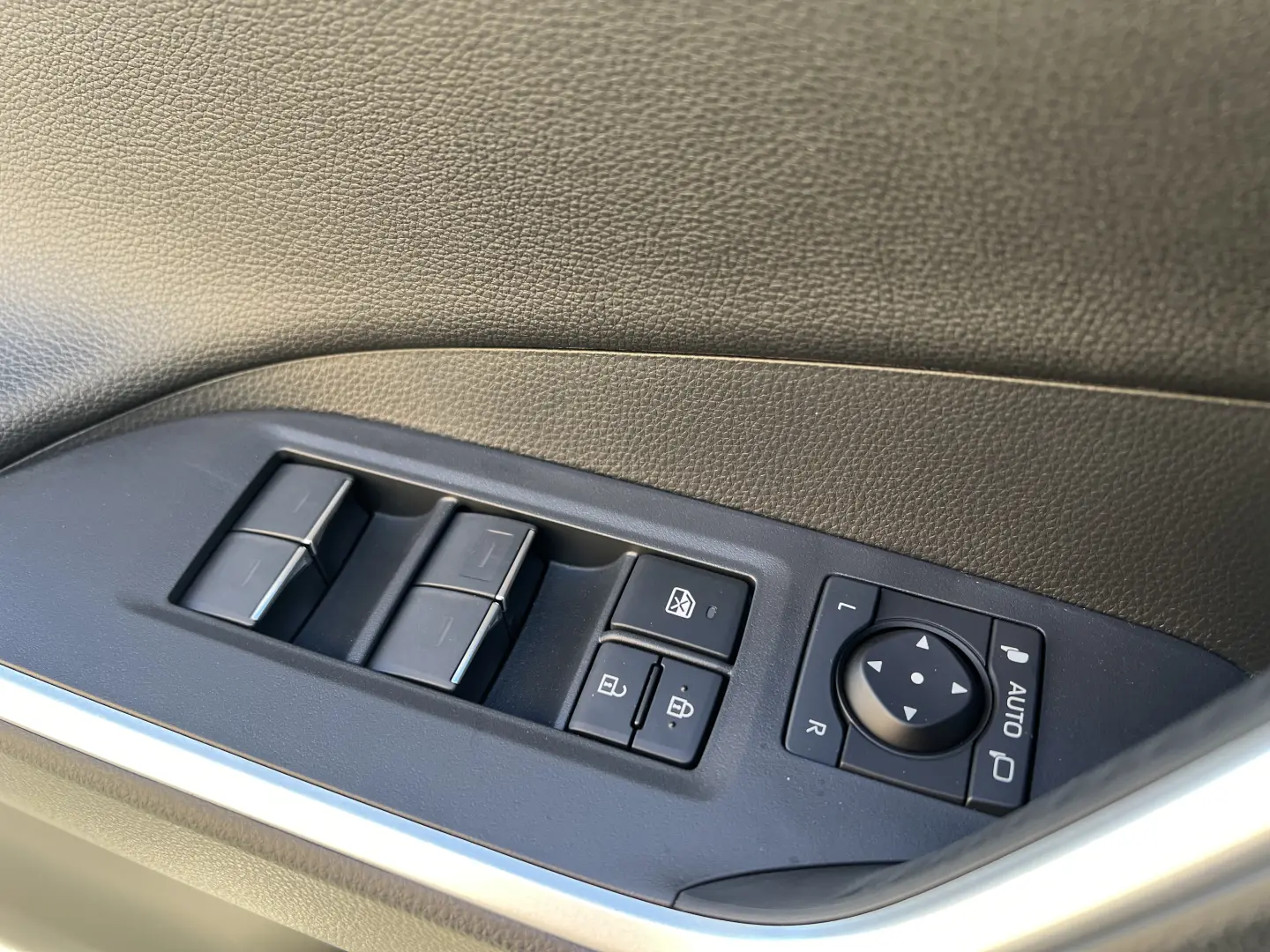 Toyota RAV4 Dynamic 2.5 Hybrid CVT  222 CP 4X4