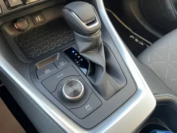 Toyota RAV4 Dynamic 2.5 Hybrid CVT  222 CP 4X4