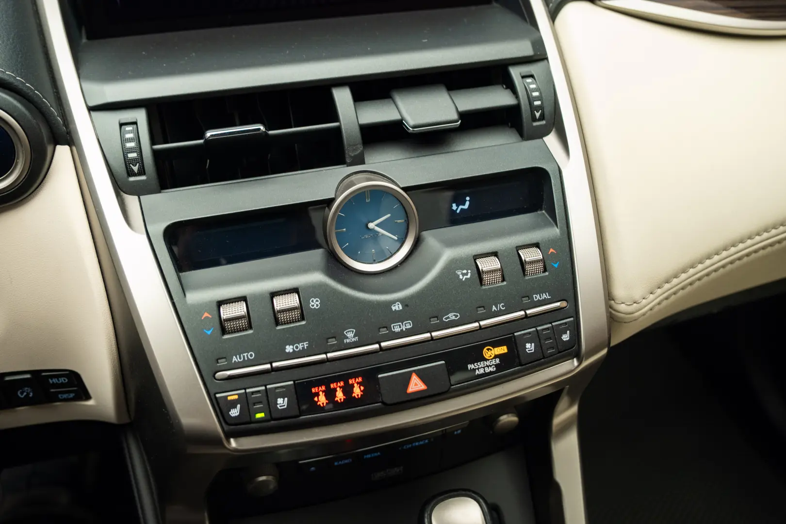 Lexus NX 300h AWD Luxury