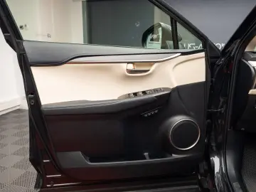 Lexus NX 300h AWD Luxury