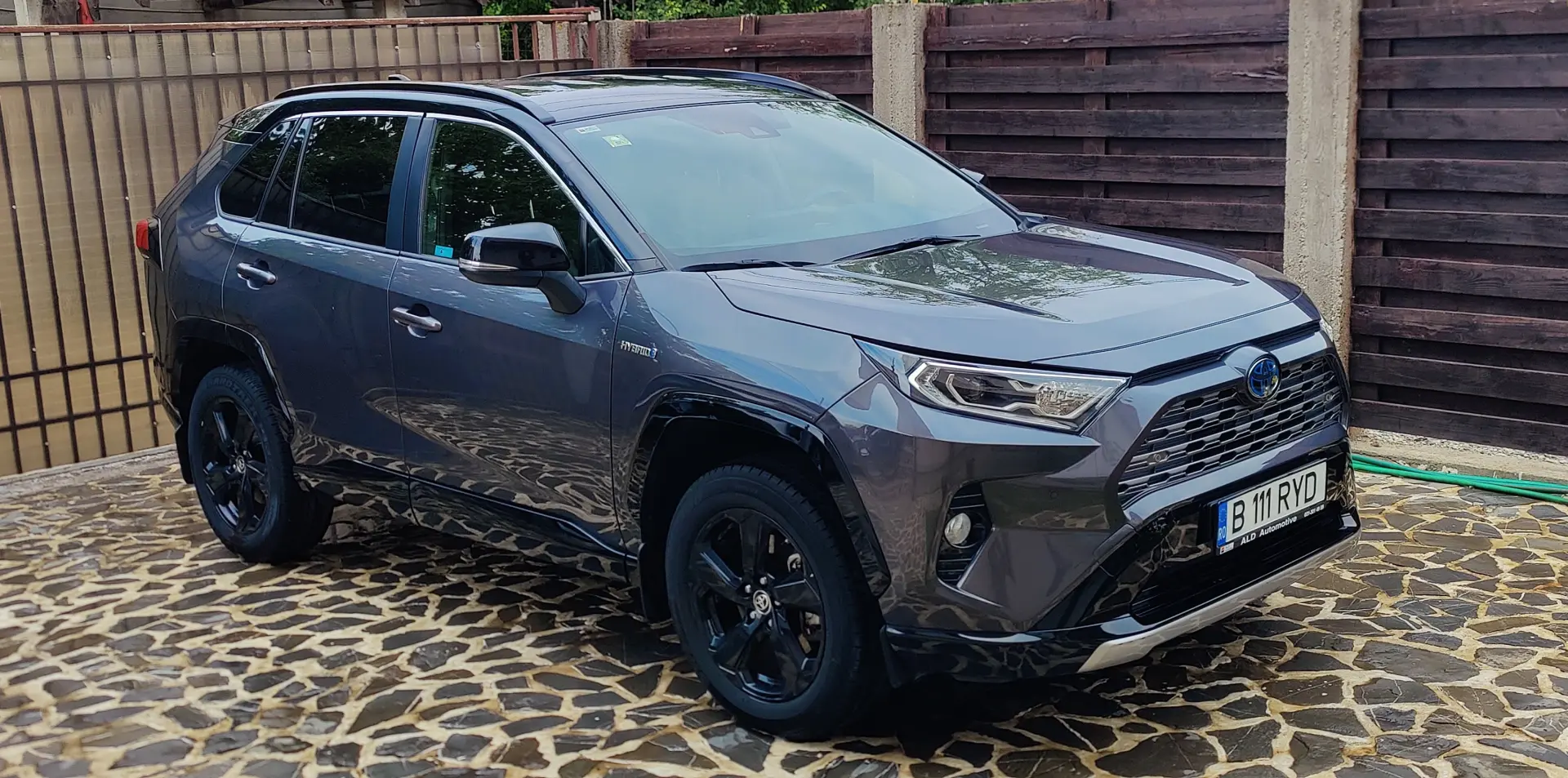 RAV4 - CAR VERTICAL perfect - Hybrid