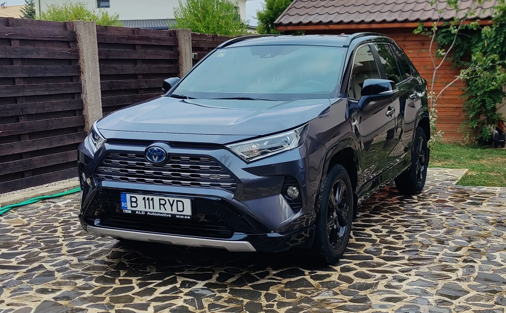 RAV4 - CAR VERTICAL perfect - Hybrid