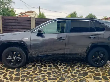 RAV4 - CAR VERTICAL perfect - Hybrid