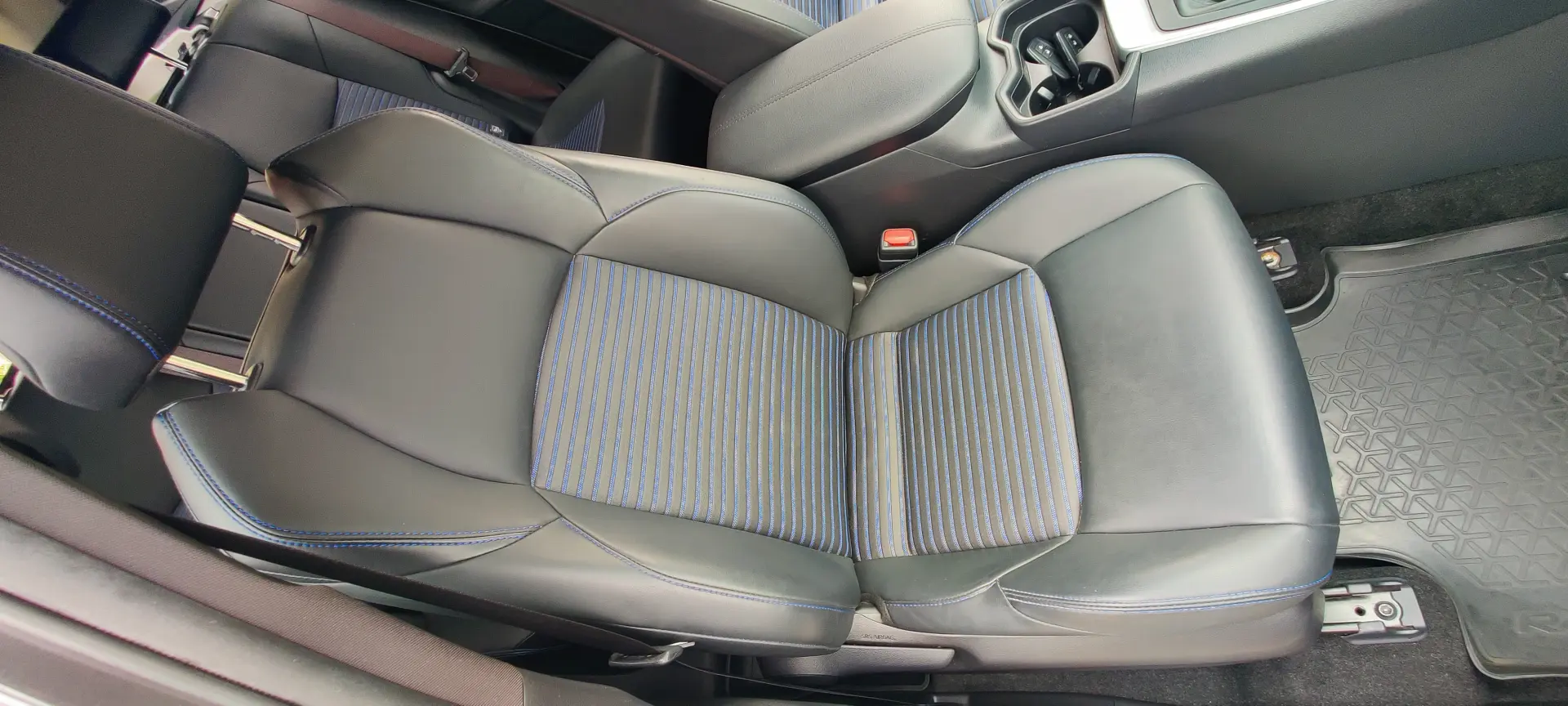 RAV4 - CAR VERTICAL perfect - Hybrid