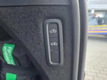 XC90 T8 AWD Ultra Dark FACELIFT