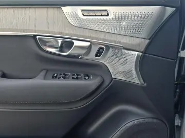 XC90 T8 AWD Ultra Dark FACELIFT