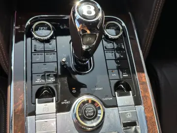 Flying Spur 6.0 W12 1 Hand