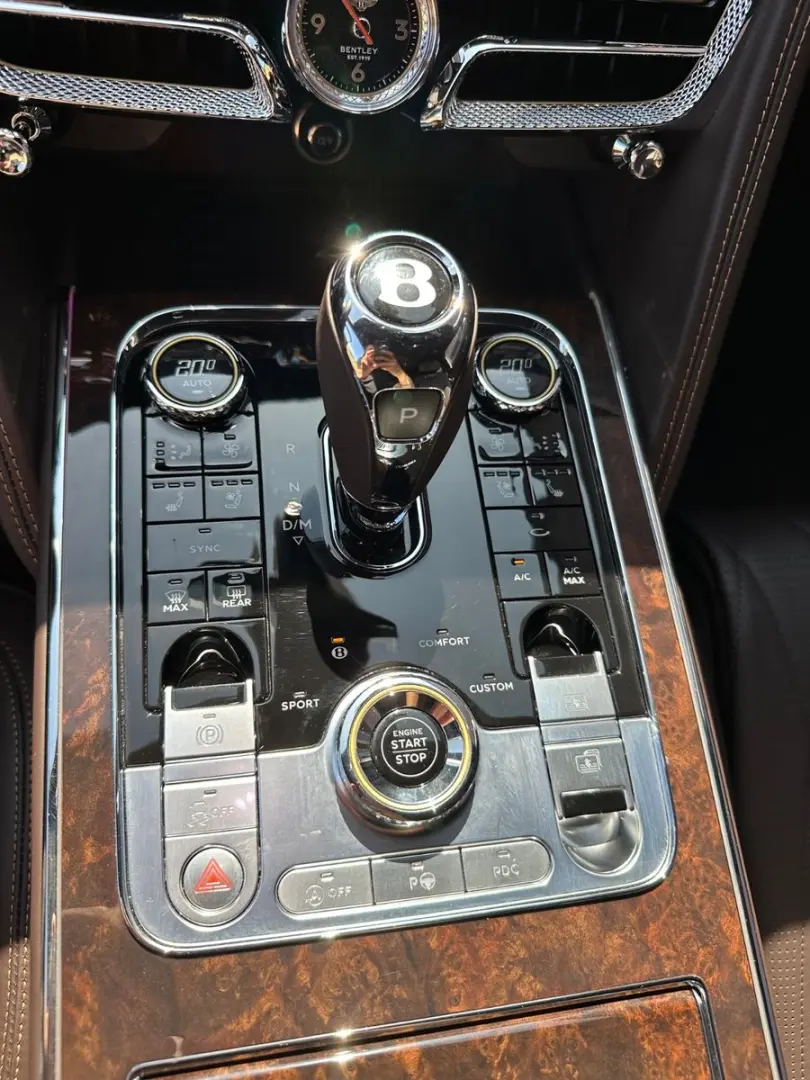 Flying Spur 6.0 W12 1 Hand