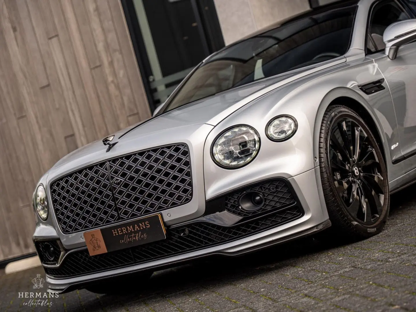 Flying Spur 2.9 V6 Hybrid   1st Owner   Rotating