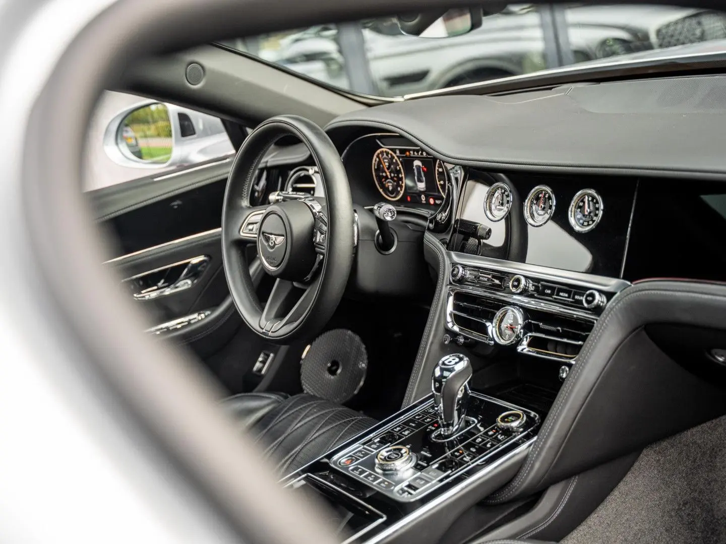 Flying Spur 2.9 V6 Hybrid   1st Owner   Rotating