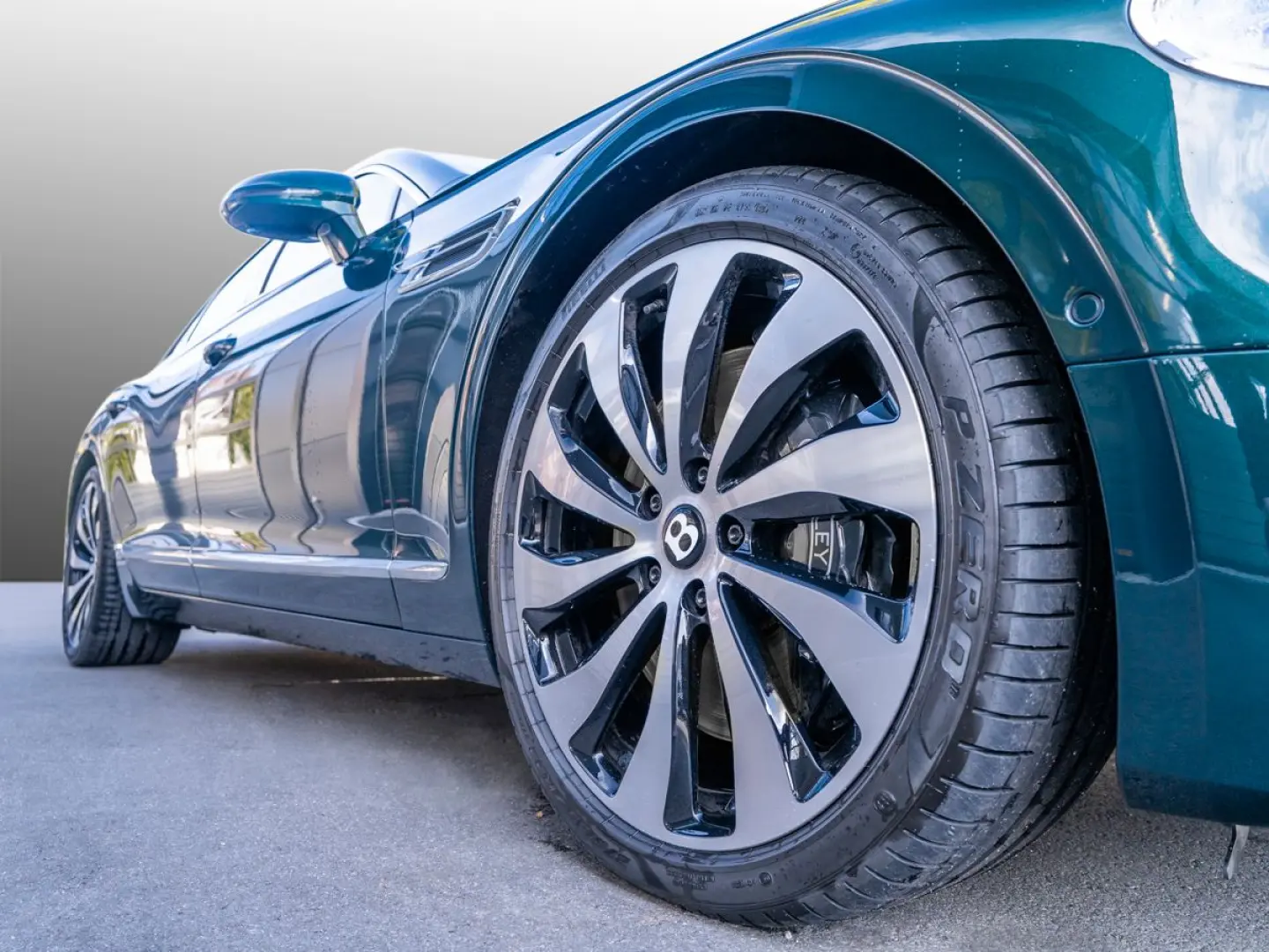 Flying Spur V8   Bentley Nürnberg