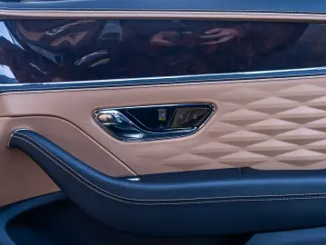 Flying Spur V8   Bentley Nürnberg