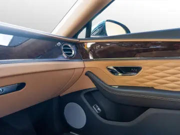 Flying Spur V8   Bentley Nürnberg