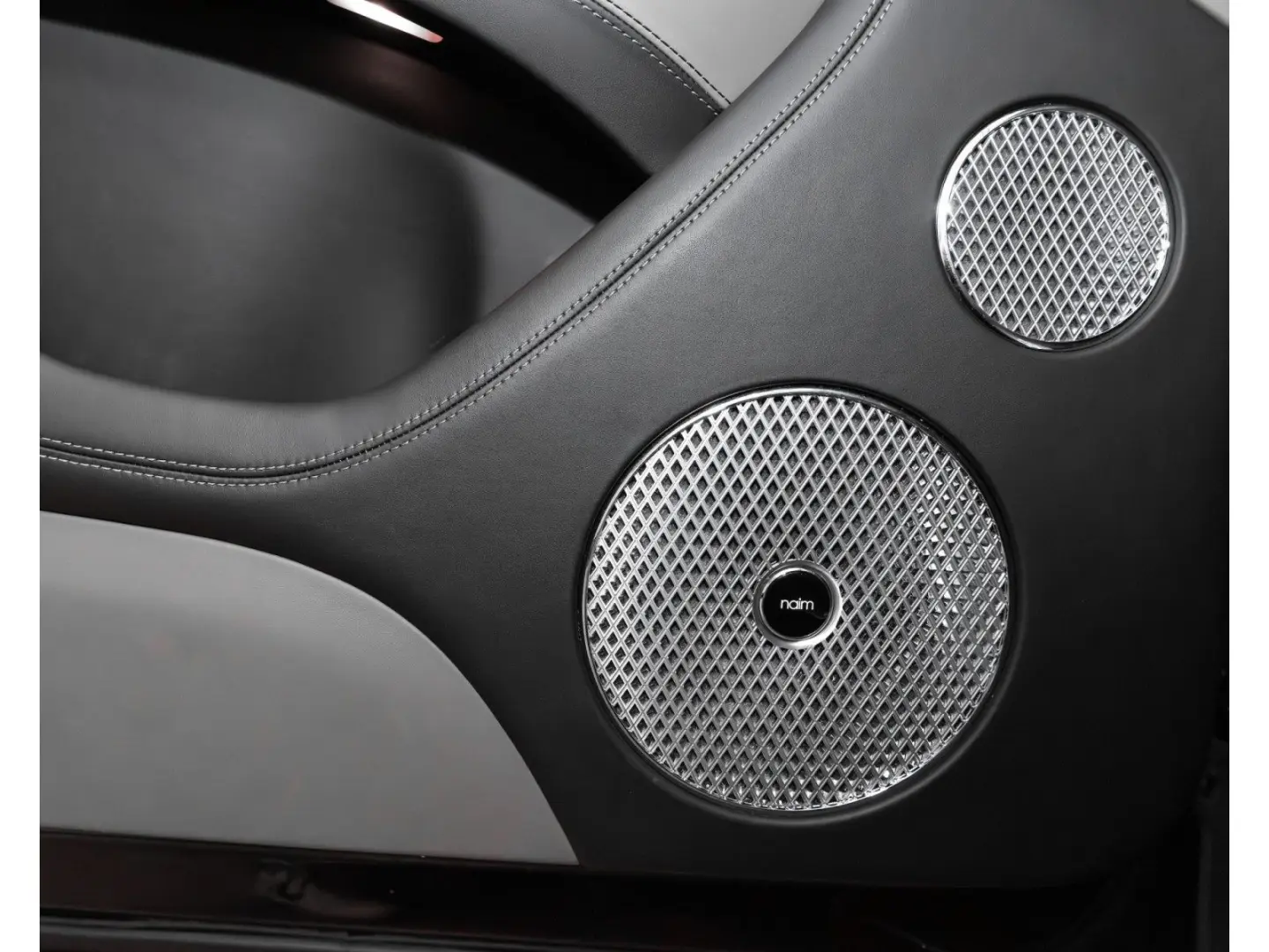 Bentayga V8 FIRST EDITION   STARTECH  LED MULLIN