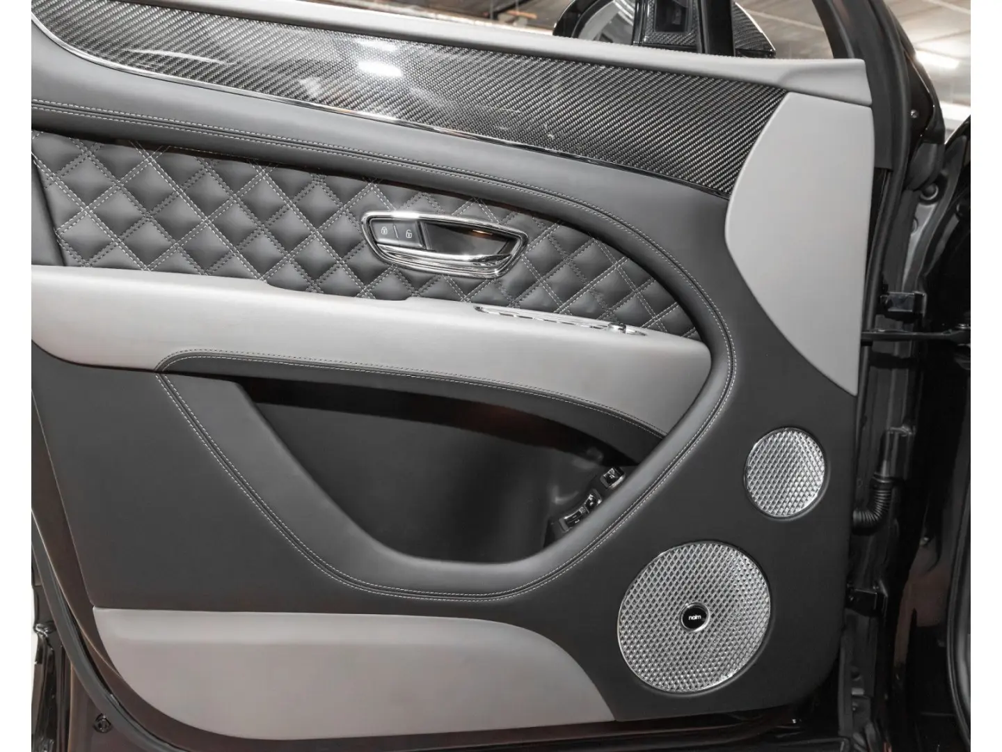 Bentayga V8 FIRST EDITION   STARTECH  LED MULLIN