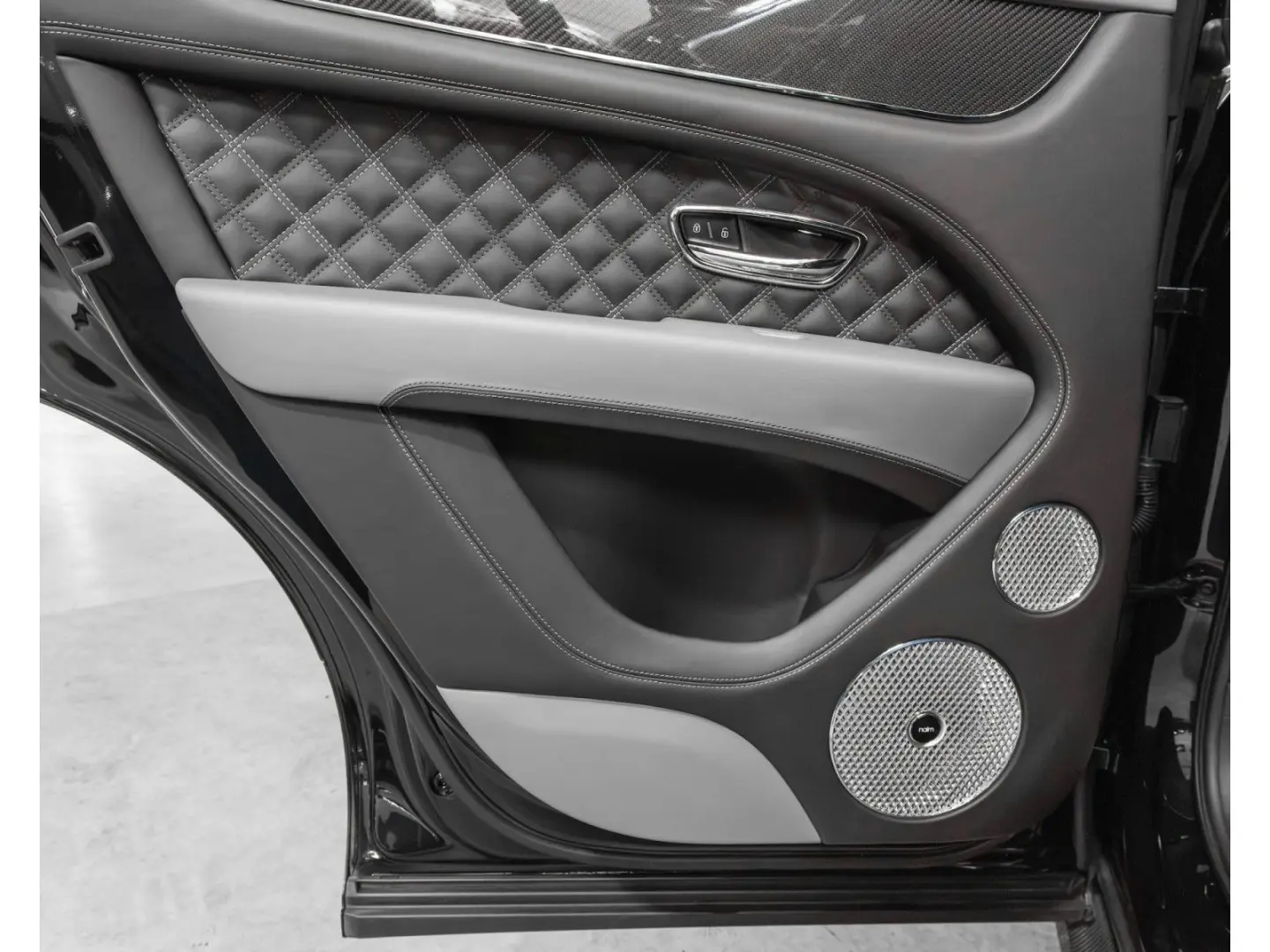 Bentayga V8 FIRST EDITION   STARTECH  LED MULLIN