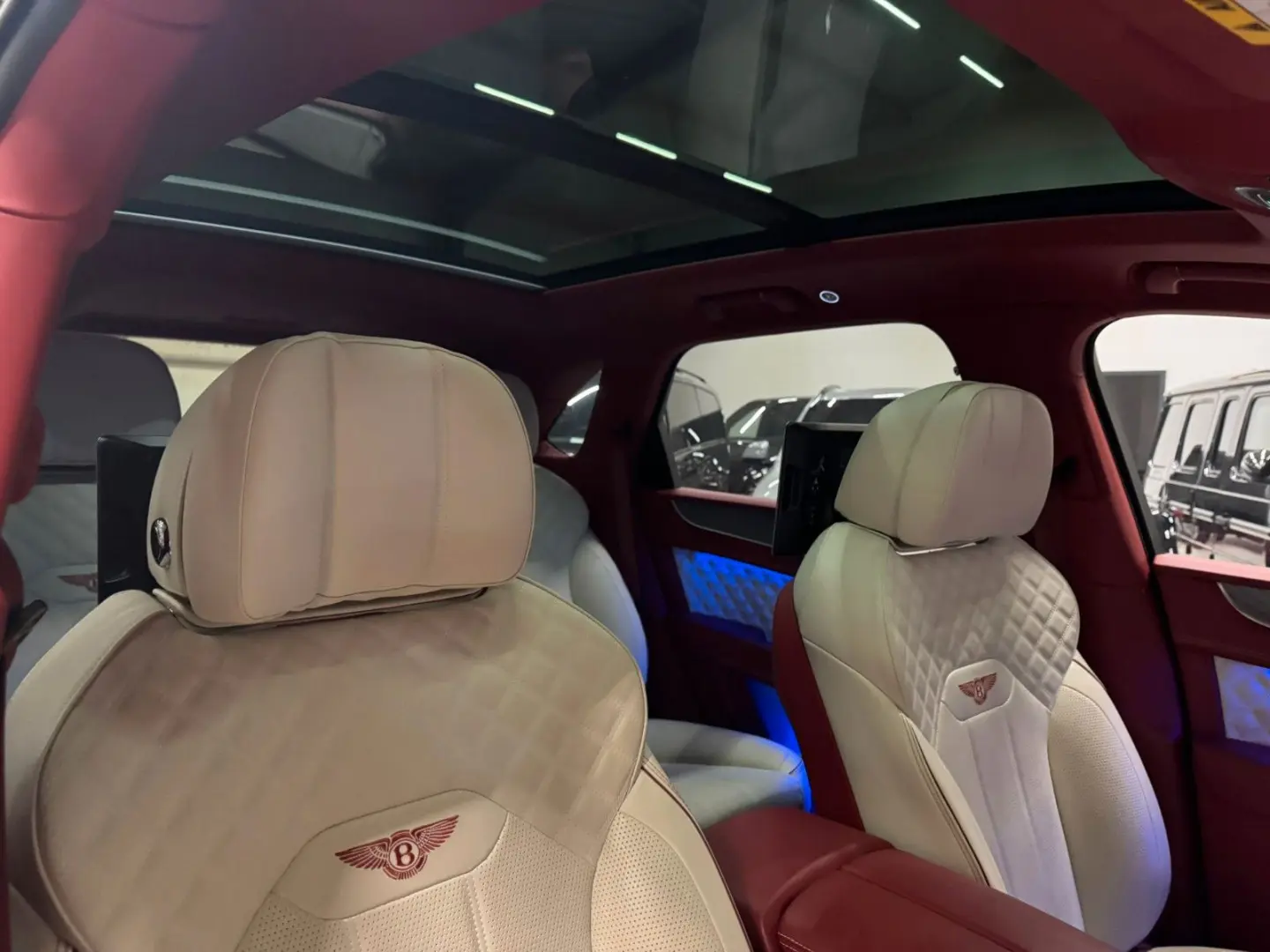 BENTAYGA AZURE DUO TONE MULLINER 4-SEATS FULLY