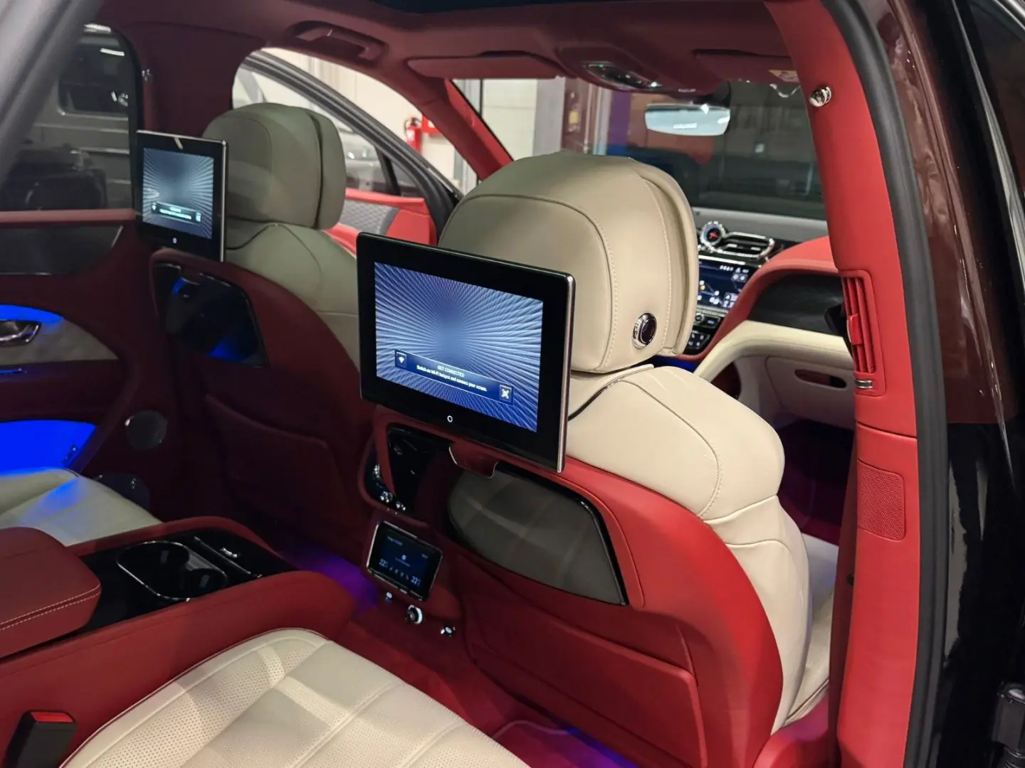 BENTAYGA AZURE DUO TONE MULLINER 4-SEATS FULLY