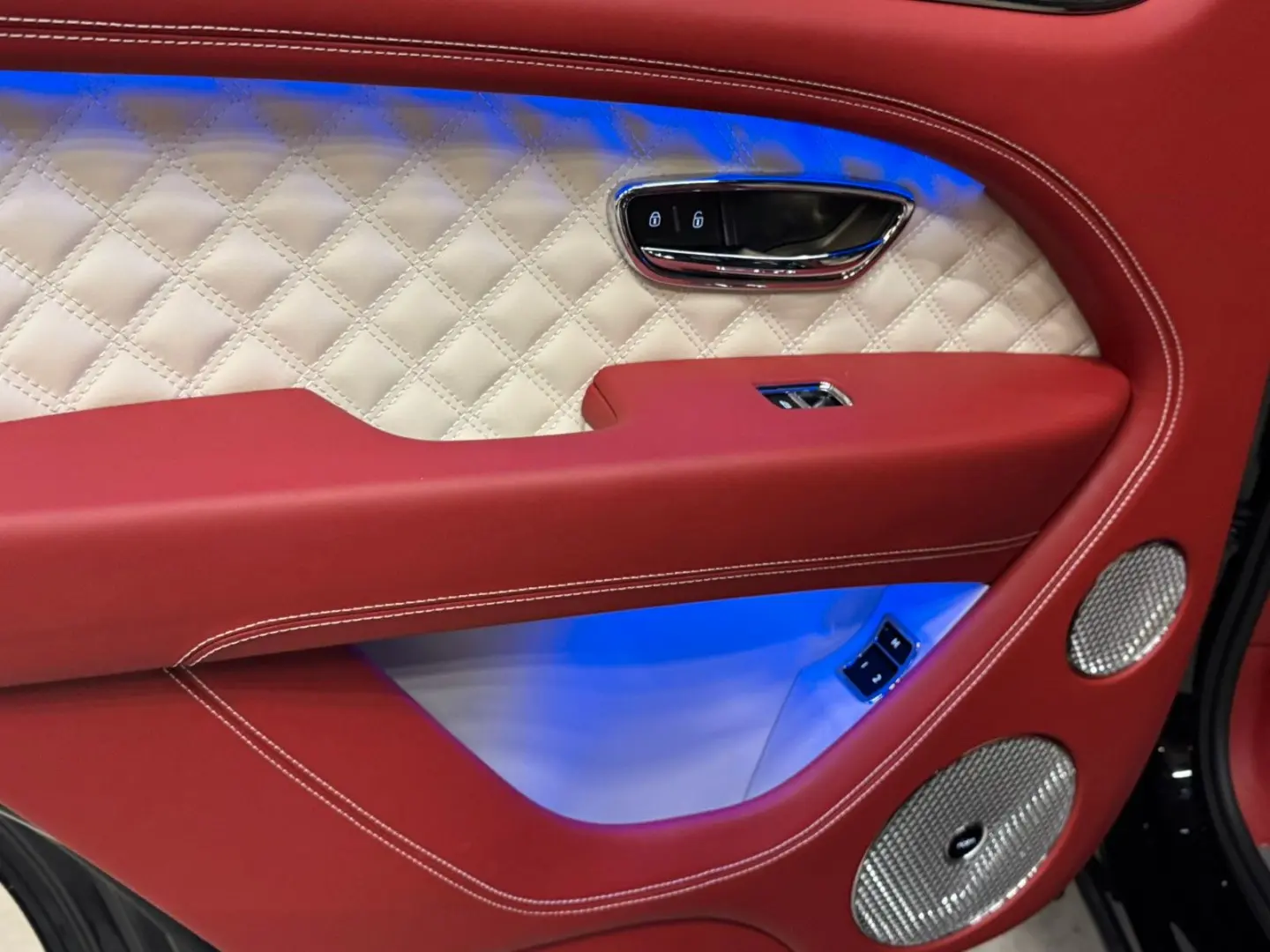 BENTAYGA AZURE DUO TONE MULLINER 4-SEATS FULLY