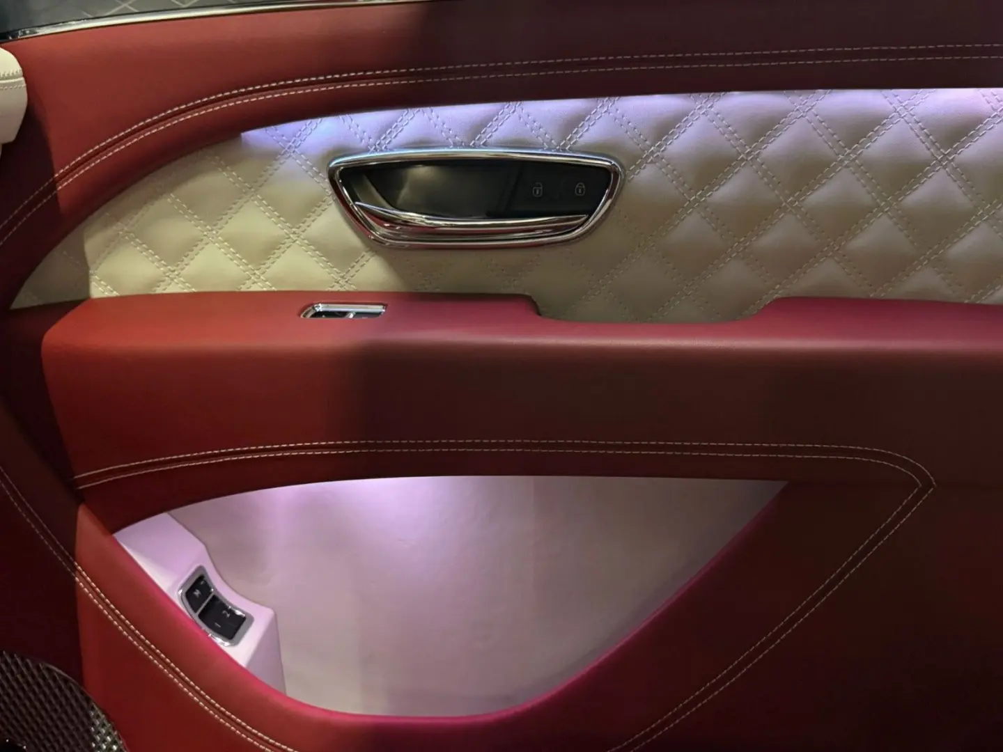 BENTAYGA AZURE DUO TONE MULLINER 4-SEATS FULLY