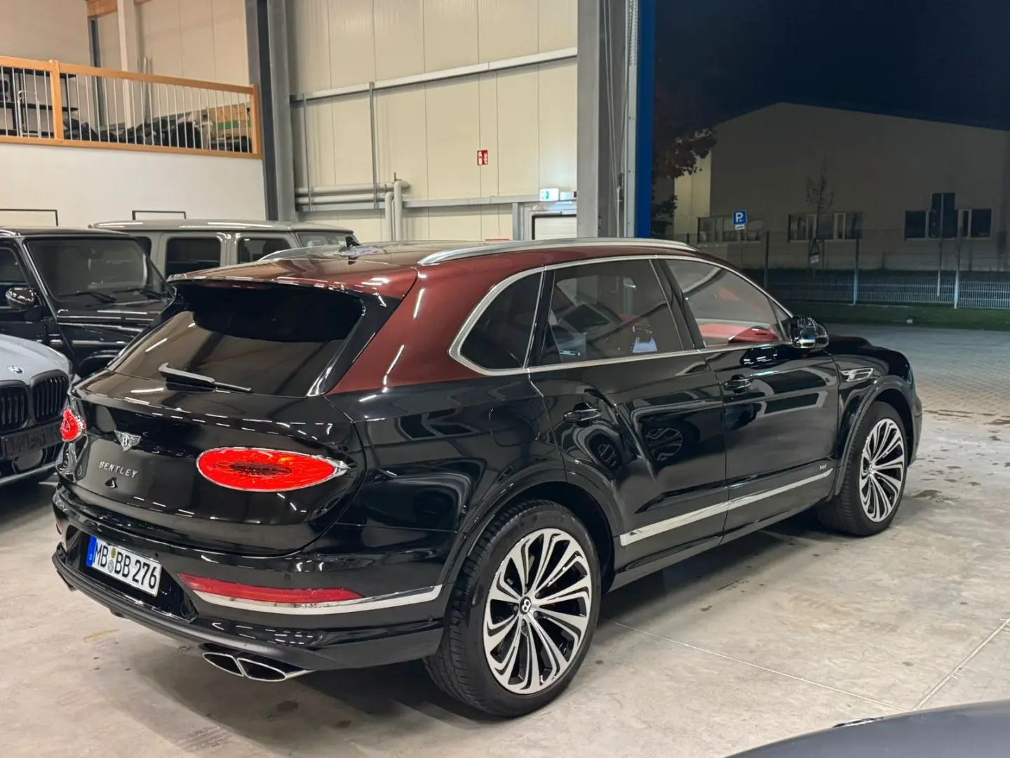 BENTAYGA AZURE DUO TONE MULLINER 4-SEATS FULLY
