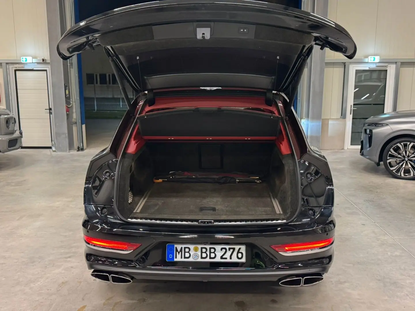 BENTAYGA AZURE DUO TONE MULLINER 4-SEATS FULLY