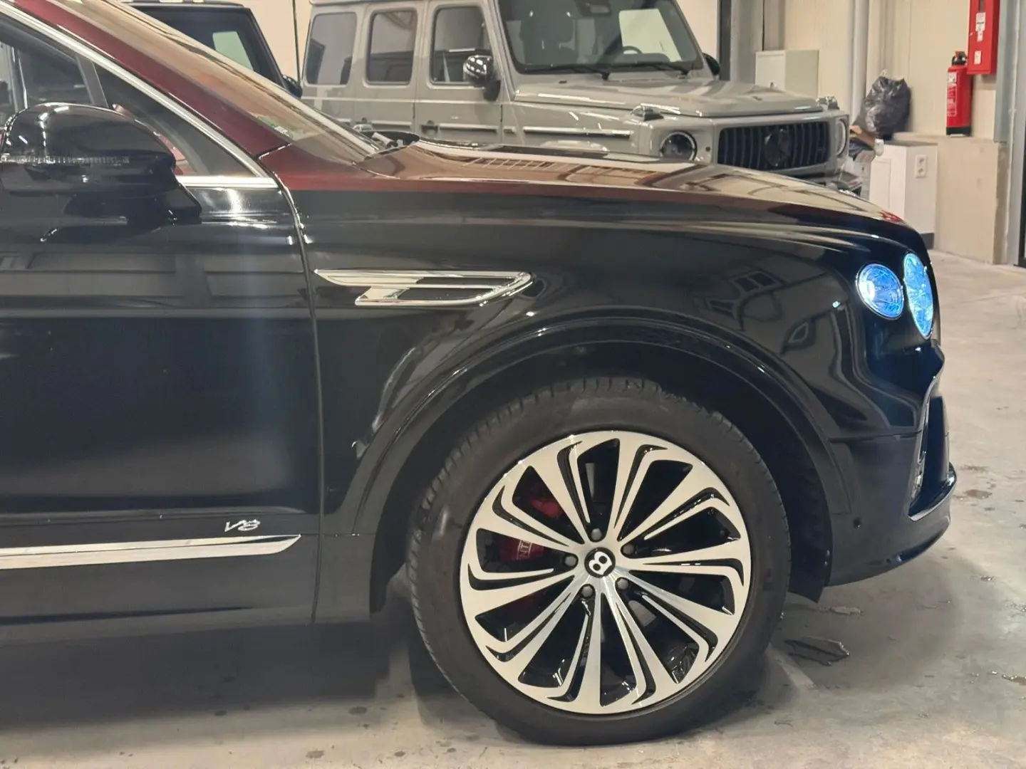 BENTAYGA AZURE DUO TONE MULLINER 4-SEATS FULLY