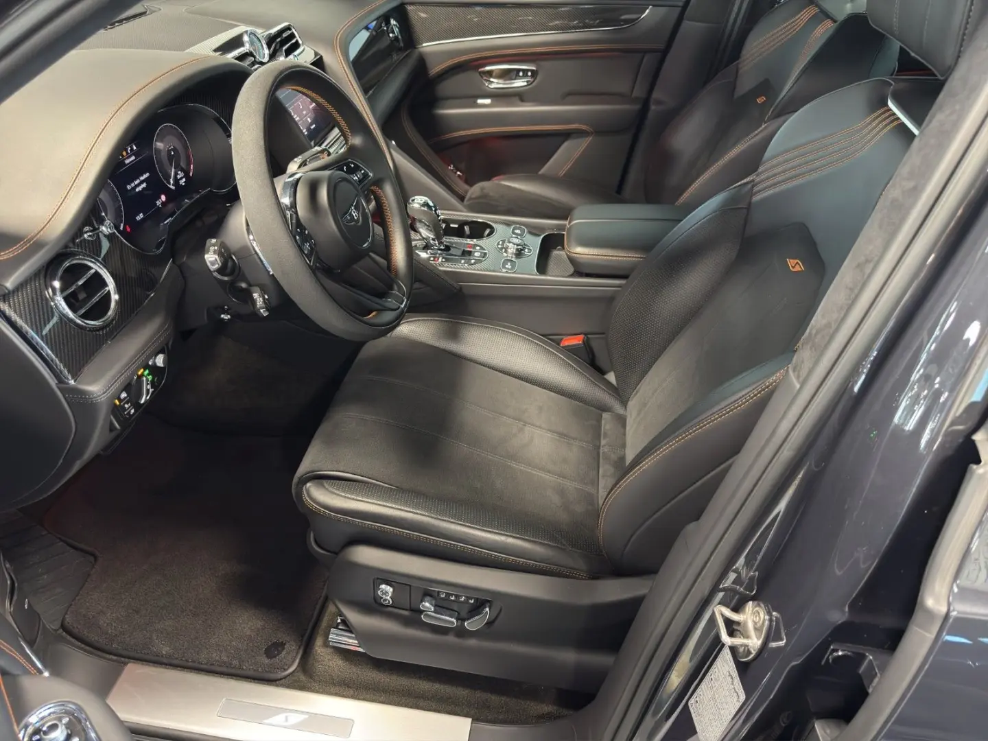 Bentayga V8 S  Carbon   AHK