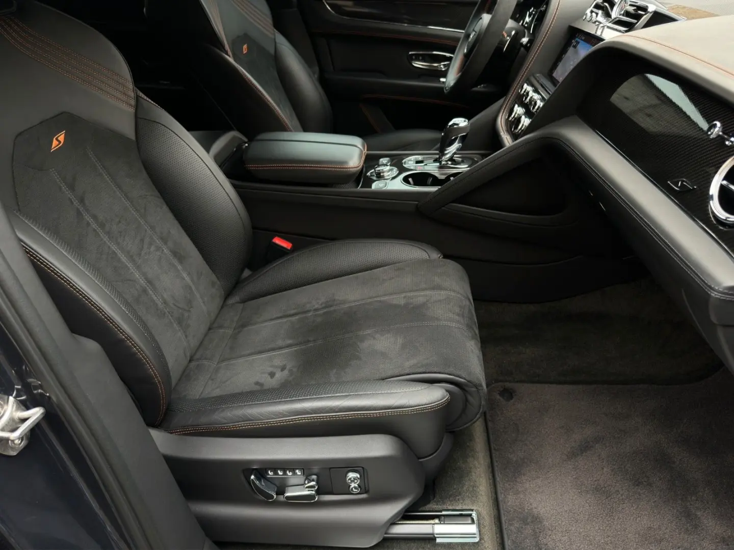 Bentayga V8 S  Carbon   AHK