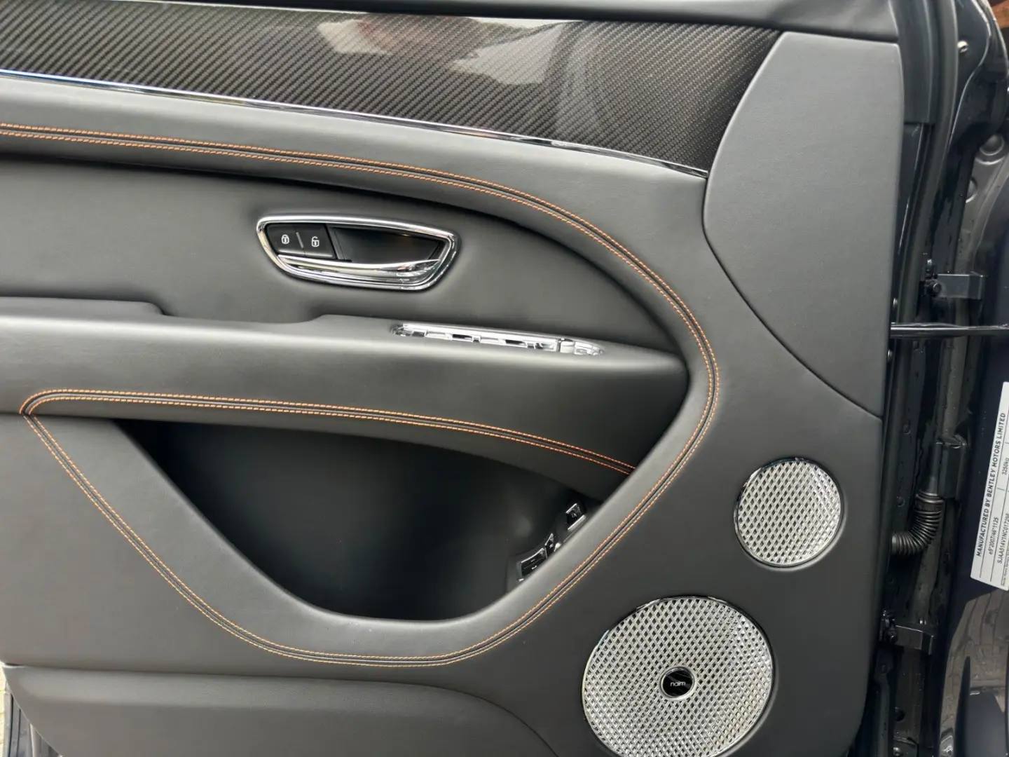 Bentayga V8 S  Carbon   AHK