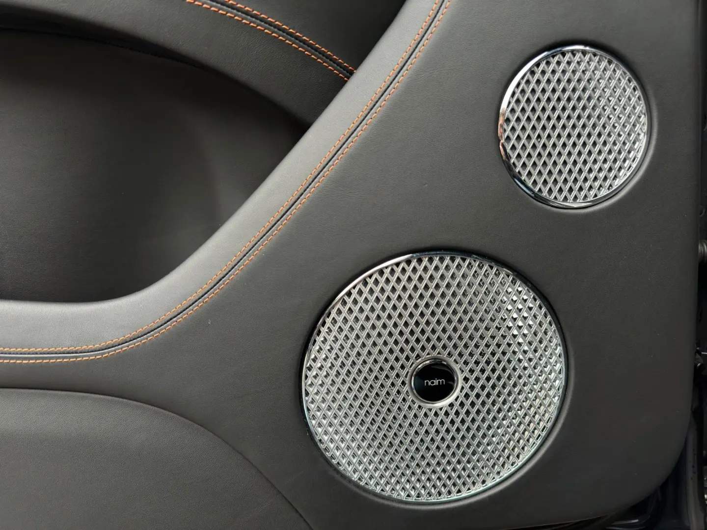 Bentayga V8 S  Carbon   AHK