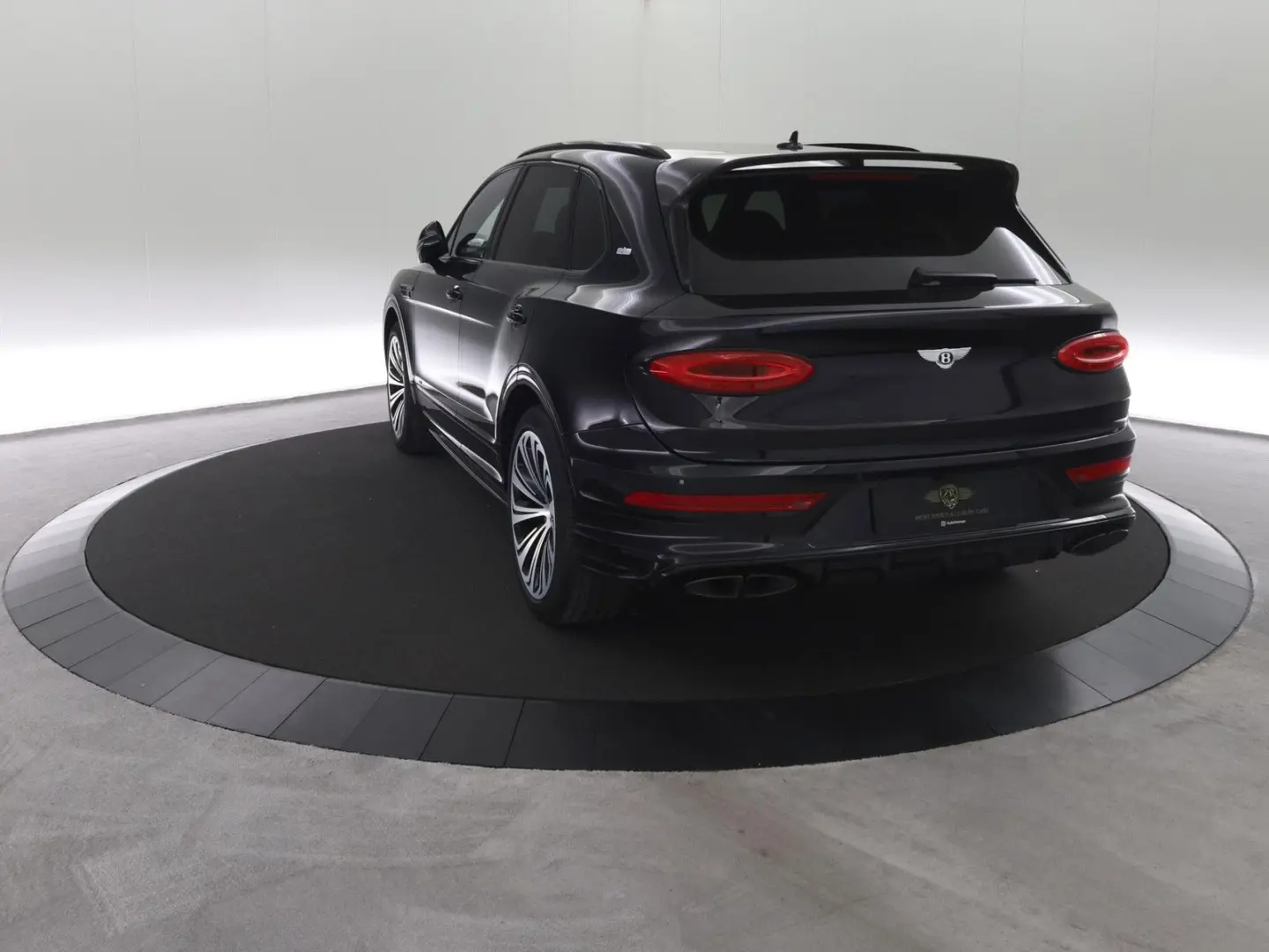 Bentayga 4.0 V8   First Edition   TV hinten   Na