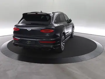 Bentayga 4.0 V8   First Edition   TV hinten   Na